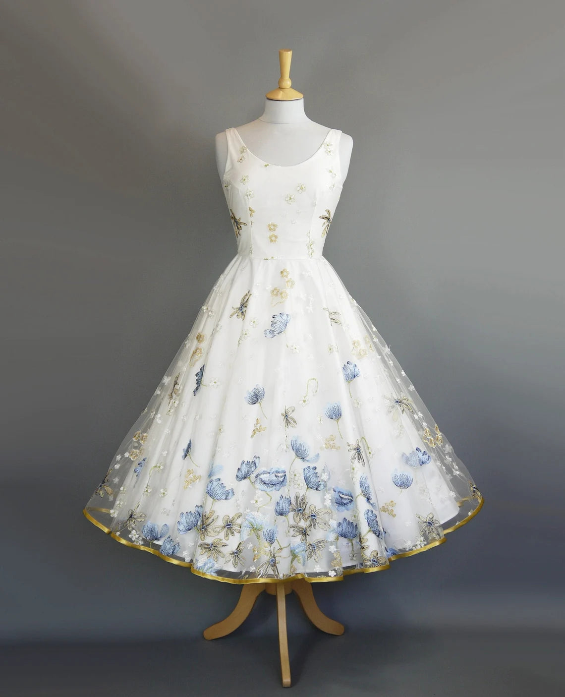 Vintage Style Tea Length Formal Dress with Embroideries ET3042 Size 16W Vintage Style Tea Length Formal Dress with Embroideries ET3042 Size 16W