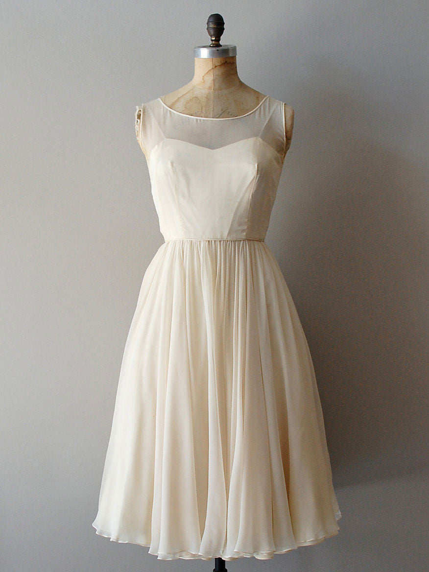 Retro Short Chiffon Wedding Reception Dress | DV3019 Size 6 / Ivory Retro Short Chiffon Wedding Reception Dress | DV3019 Size 6 / Ivory