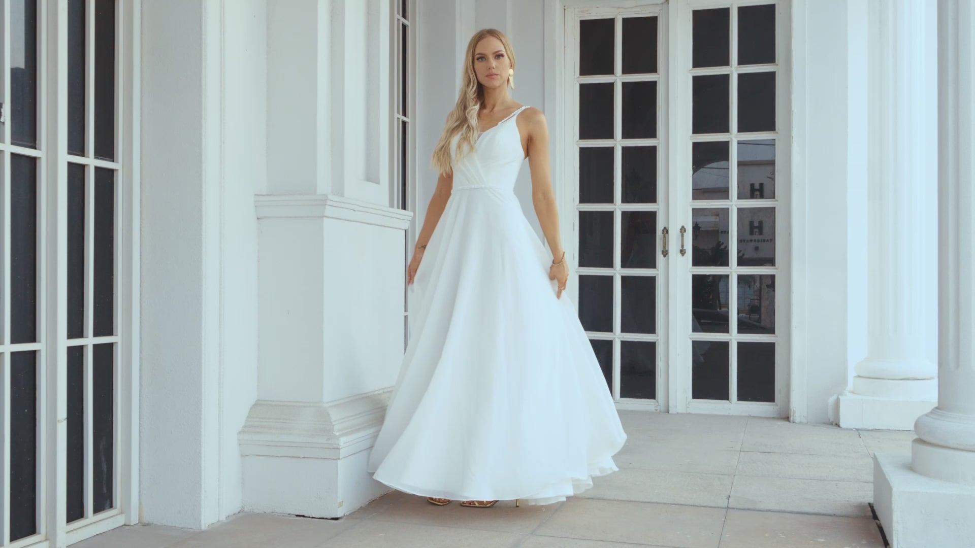 Chiffon Simple Maxi Wedding Dress with Full Skirt EN5715