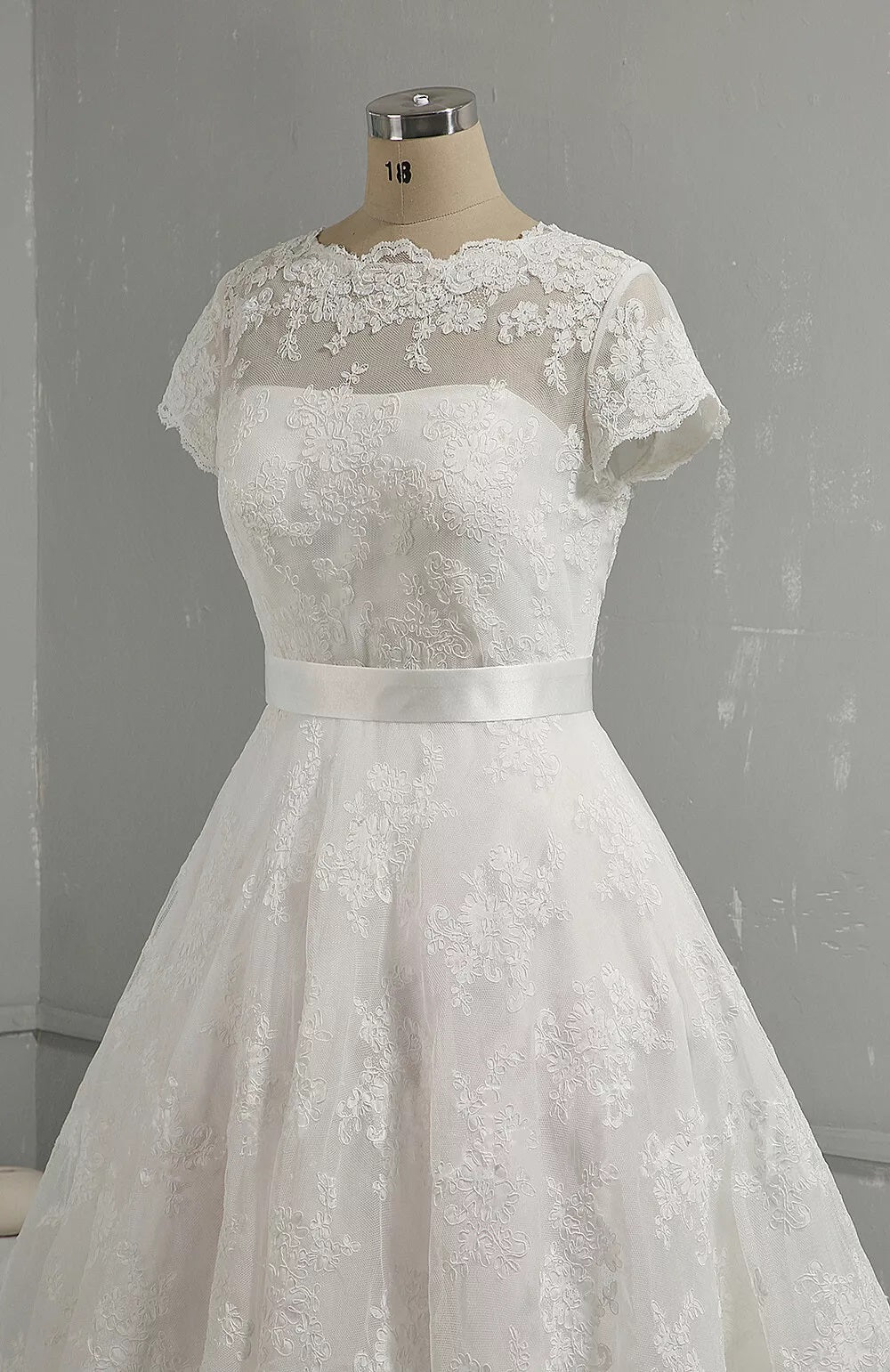 Retro 1950s Short Lace Wedding Dress with Short Sleeves | DV3034