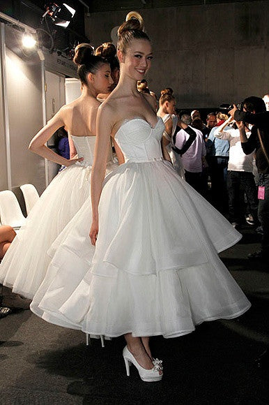 Retro 50s Strapless Organza Tiered Tea Length Tulle Dress Size 12 / Ivory / Lace up