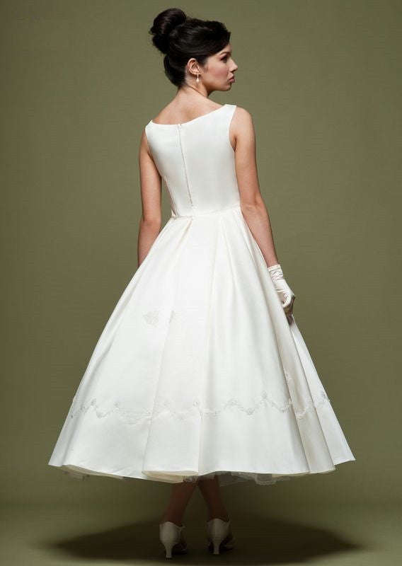 Vintage Retro 50s Tea Length Dress with Crowl Neck