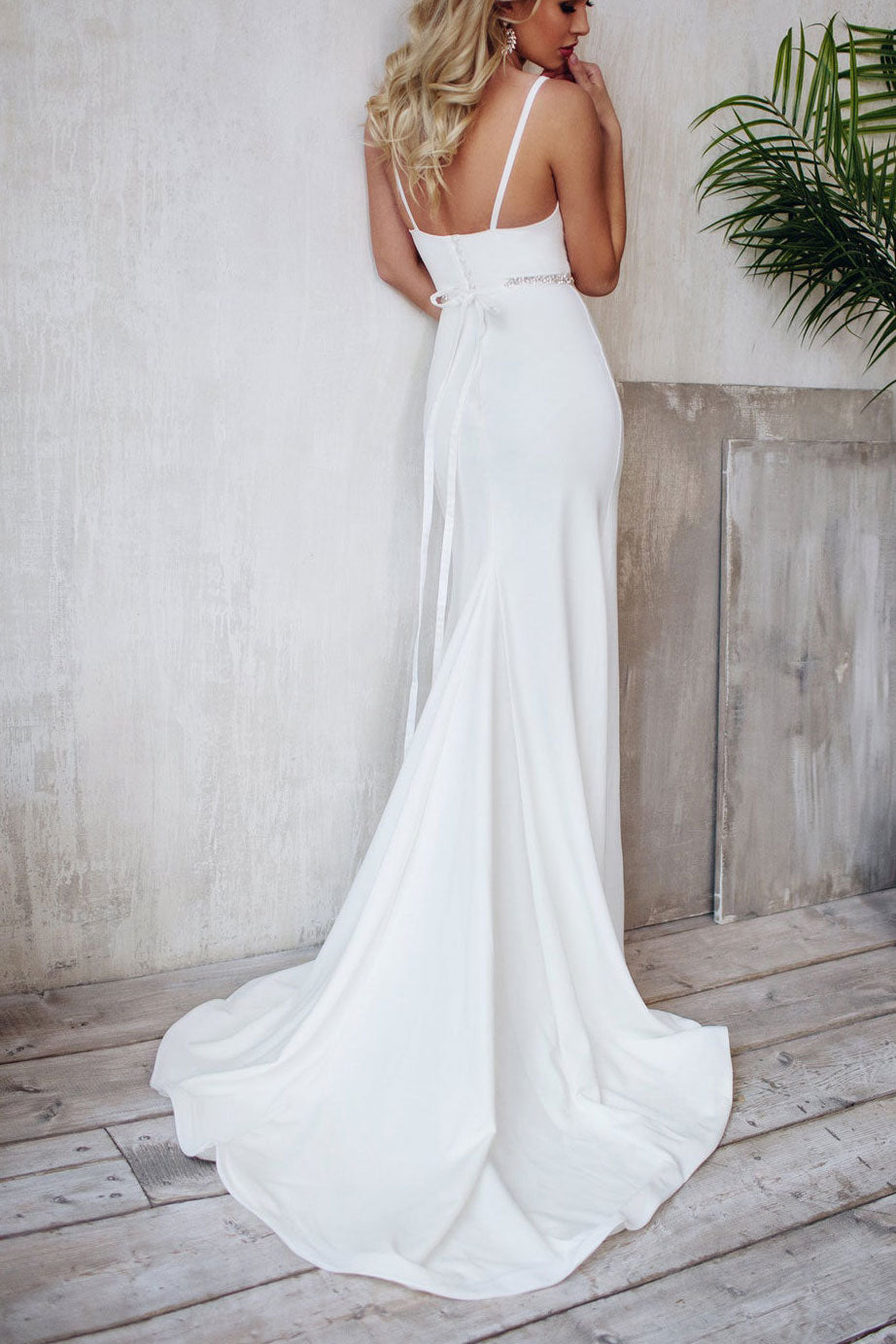 Sleek Elegant Long Maxi Wedding Dress Size 18w / Ivory Sleek Elegant Long Maxi Wedding Dress Size 18w / Ivory